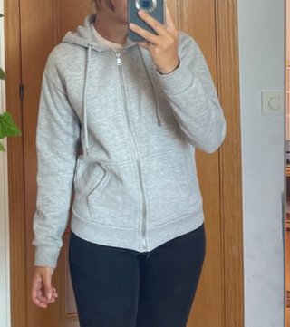 C2: Sudadera Bershka gris cremallera talla S