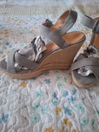 Sandalias cuña grises Formula Joven