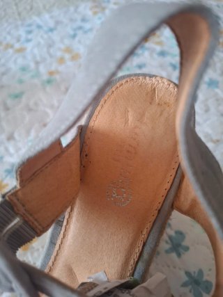 Sandalias cuña grises Formula Joven