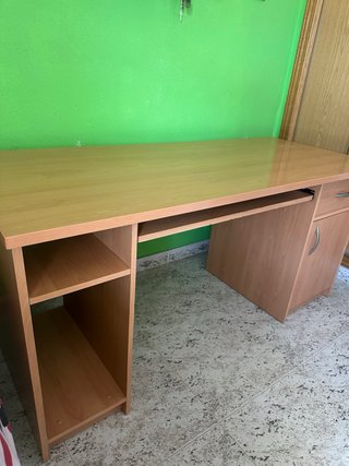 Mesa de escritorio madera y cristal