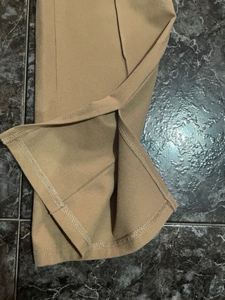Pantalones beige acampanados