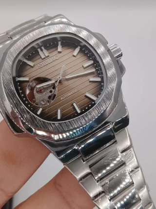 Reloj seiko Mod Nautilus Open Heart 40mm marrón