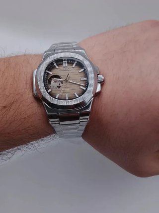 Reloj seiko Mod Nautilus Open Heart 40mm marrón
