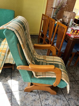 2 Mecedoras de Tela y Madera