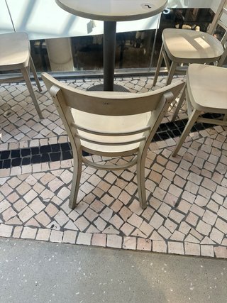 Mesas y Sillas de Cafetería