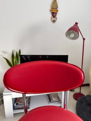 Taburetes regulables efecto piel rojo metálico