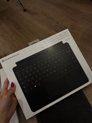Microsoft Surface Pro 11 Snapdragon X Plus 16GB