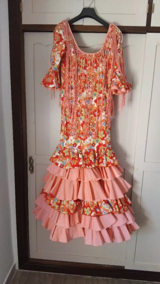 Vestido de flamenca naranja y rosa