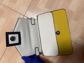 Bolso amarillo CORCEL