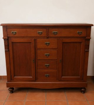 Mueble de madera marrón