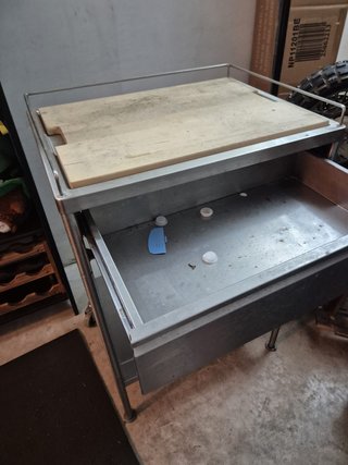 Mueble auxiliar con tabla y cajón