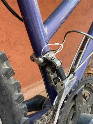 Bicicleta vintage ruedas pinchadas y solo un freno