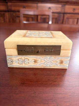 Portagioie vintage in marmo beige e oro