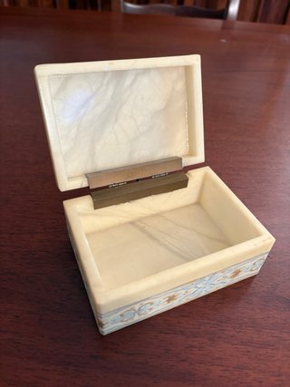 Portagioie vintage in marmo beige e oro