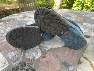 Zapatillas montaña niño azul y naranja