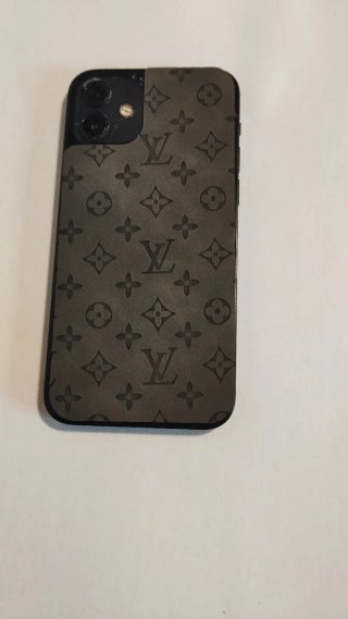 iPhone 12 Negro con cargador y funda