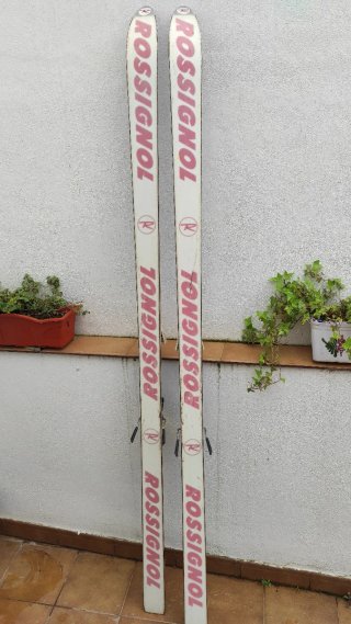 Esquís Rossignol 551 con fijaciones Salomon 447