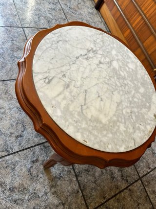 Mesa redonda de madera y mármol