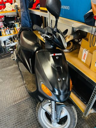 Kymco Scout 50cc Scooter Negra