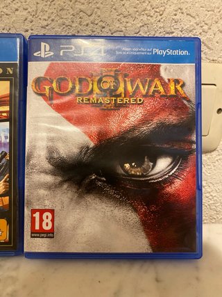 PS4 Grand Theft Auto V y God of War Remastered