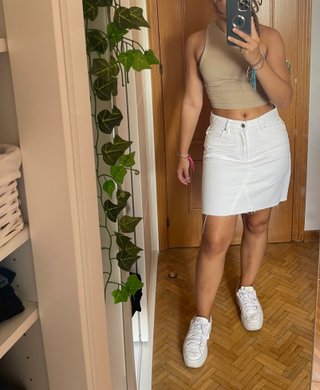 C2: Minifalda vaquera blanca