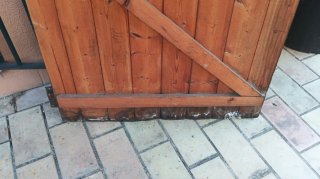 Puerta de madera para cobertizo