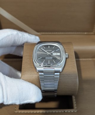 Reloj Seiko Mod Vintage Day-Date Gris Plateado