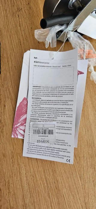 Lámpara Tiffany Crista Blanco con detalles burdeos