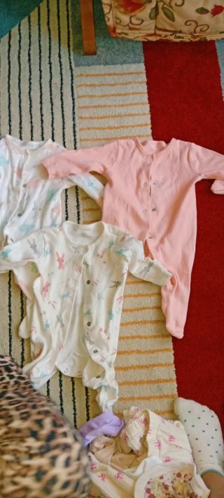 Conjunto bebé niña body y pantalón vaquero