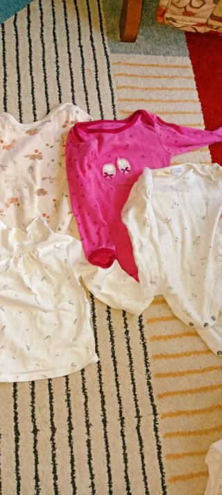 Conjunto bebé niña body y pantalón vaquero