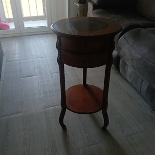 Mesa auxiliar redonda de madera