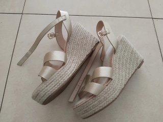 Sandalias cuña doradas talla 38