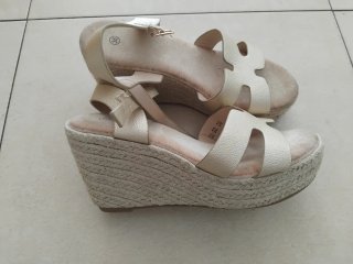 Sandalias cuña doradas talla 38