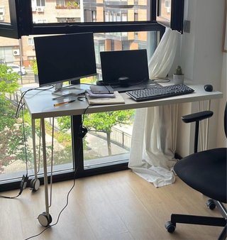 Escritorio oficina con ruedas