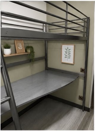 Litera Ikea con Escritorio Negro/Gris