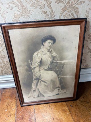 Fotografía antigua mujer enmarcada