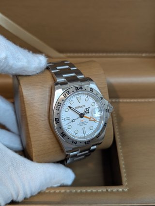 Reloj Seiko Mod Explorer II GMT Blanco Naranja