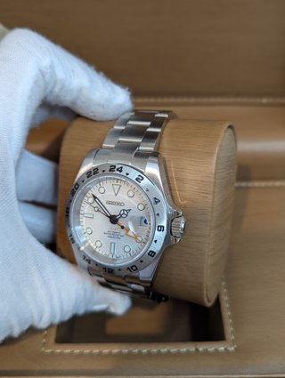 Reloj Seiko Mod Explorer II GMT Blanco Naranja