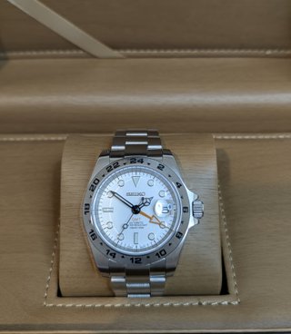Reloj Seiko Mod Explorer II GMT Blanco Naranja