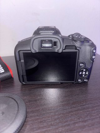 Canon R50