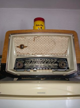Radio Antigua Madera y Negro