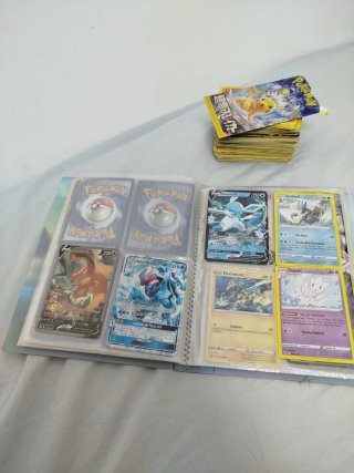 Álbum y cartas Pokémon