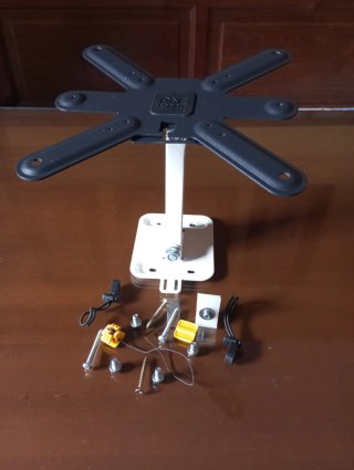 Televisor LG Negro con Soporte de Pared incluido