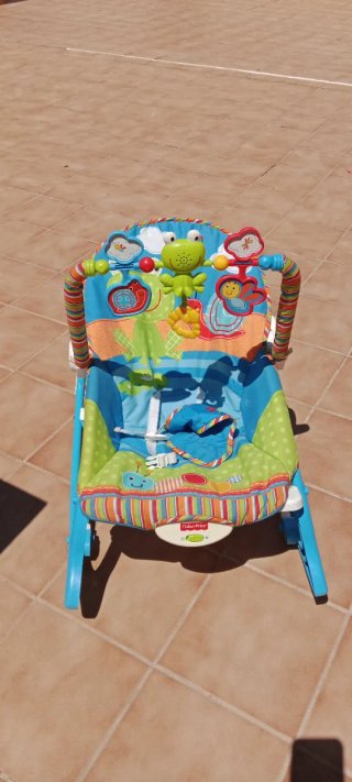 Silla de bebé con sonajeros