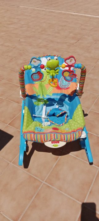 Silla de bebé con sonajeros