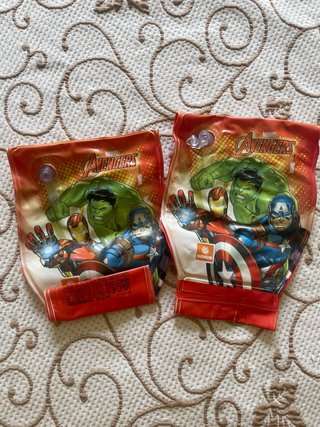 REGALO. Manguitos natación Avengers para niños