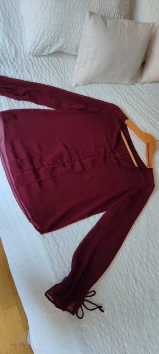 Blusa granate semitransparente