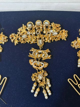 Aderezo Fallera Adulta Dorado y Perlas