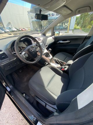 Toyota Auris 2011
