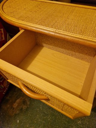 Recibidor mimbre cajonera madera
